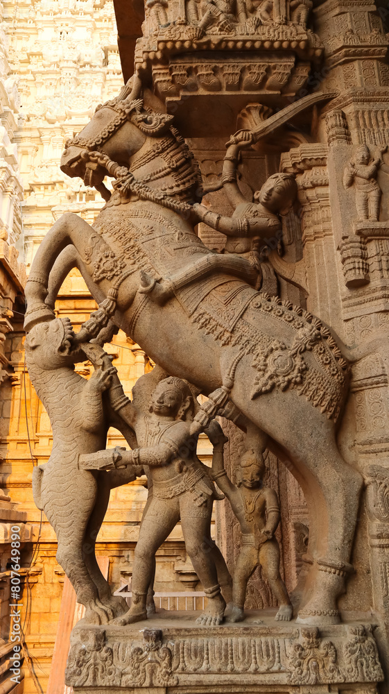 Beautifully Carved Pillars with Horse and Warriors of Thousand Pillar Temple, Sri Rangnatha Swamy Temple, Srirangam, Tiruchirappalli, Tamil Nadu, India.