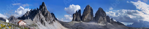 Drei Zinnen und Paternkofel mit Dreizinnen Hütte, Sextner Dolomiten, Provinz Belluno, Italien, Europa, Panorama  photo