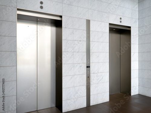 オフィスビルのエレベーター