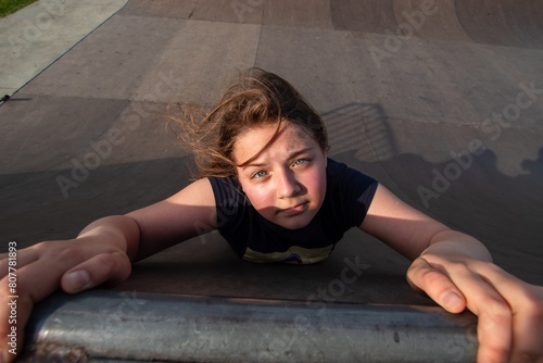 A girll haning at the ledge
