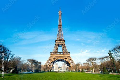 Photography Beautiful view of famous Eiffel Tower in Paris, France