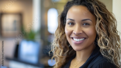 Wallpaper Mural smiling receptionist at office Torontodigital.ca