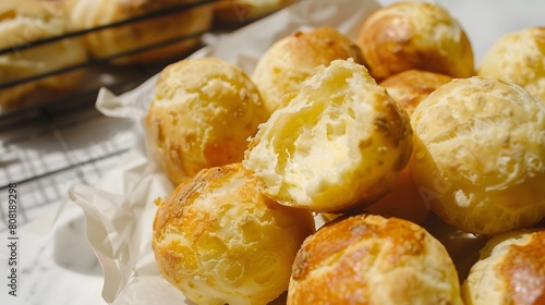 pão de queijo, Crunchy on the outside, soft and cheesy on the inside