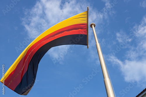 Bundesflagge Deutschland an einem Fahnenmast photo