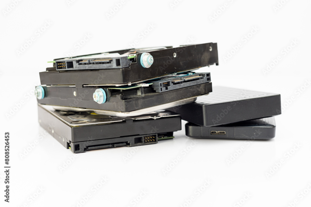Obraz premium A number of external and internal hard disk drives isolated on white backgroun