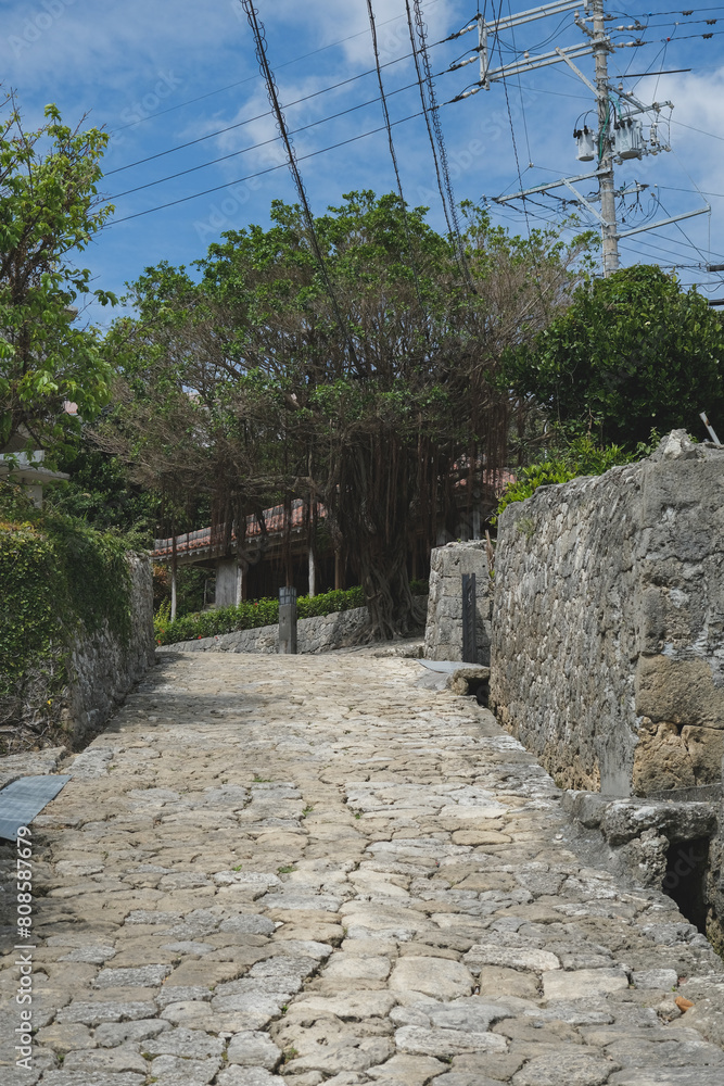 Φωτογραφία Kinjo-cho, Shuri cobblestone street, leading to Madan-bashi bridge on the Kokuba