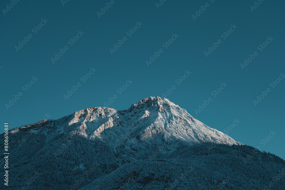 Obraz premium Tschirgant im Winter, Berg in Tirol