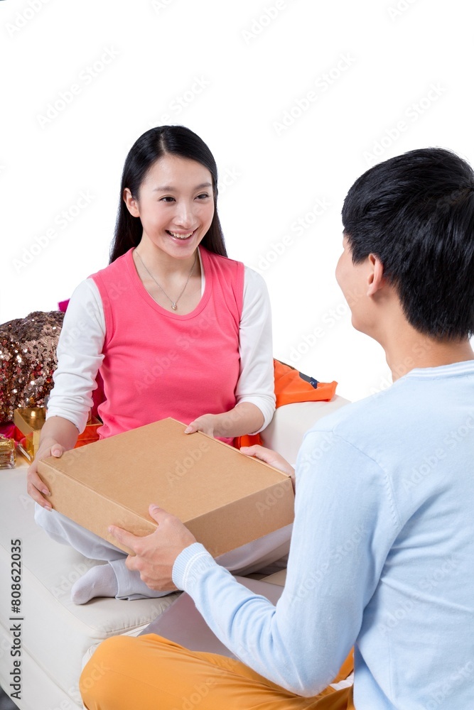 Take young lovers shopping gifts Take young lovers shopping gifts