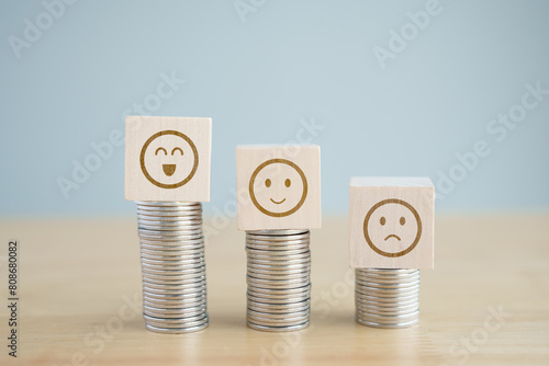 Konstfotografi Satisfaction survey with difference of salary income or benefit or promotion position concept