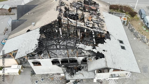 leftovers of a building and tis roof after a fire damage photo