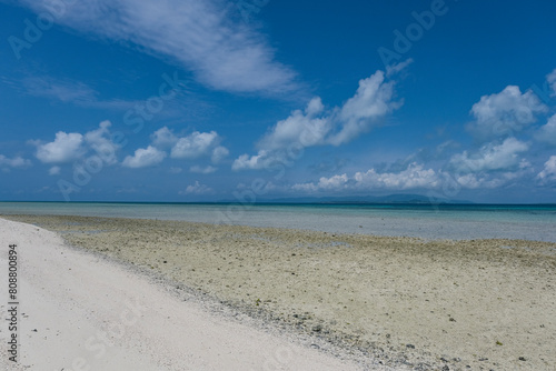 干潮時に現れるコンドイビーチの真っ白な砂洲