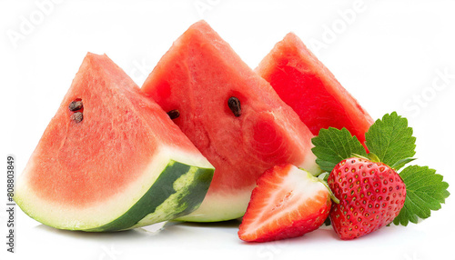 Wassermelonenstücke mit Erdbeeren isoliert auf weißen Hintergrund, Freisteller  photo