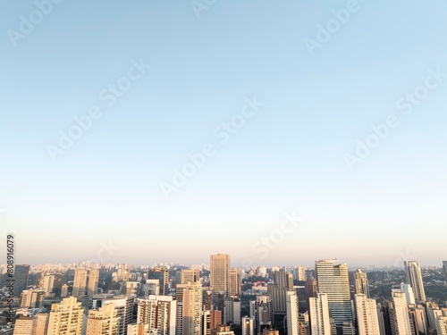 Fotos a  reas da regi  o do Brooklin em S  o Paulo. Zona Sul  ao amanhecer  e tamb  m o skyline dos pr  dios mais modernos.
