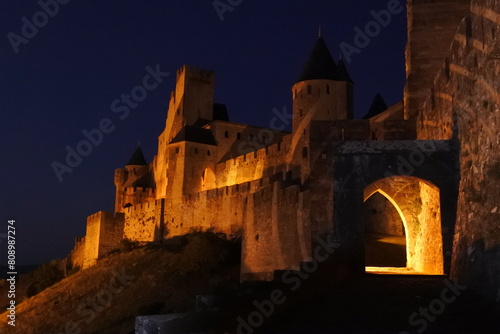 Die Mauern der Cité von Carcassonne bei Nacht photo