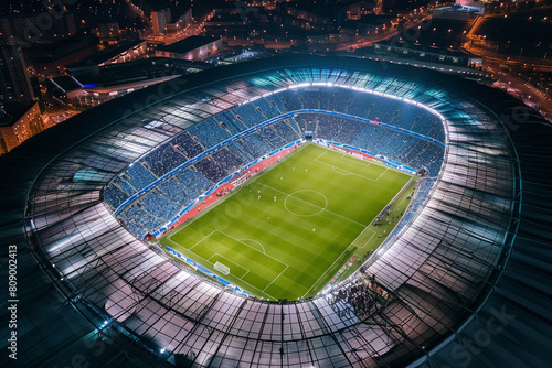 Luftaufnahme eines Fußballstadions am Abend, Arena während eines Spiels mit Publikum, Architektur der Arena Team Stadt Spiel Wettbewerb Sportplatz. photo