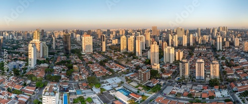 Fotos aéreas da região do Brooklin em São Paulo. Zona Sul, ao amanhecer, e também o skyline dos prédios mais modernos.