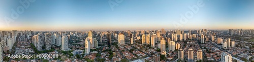 Fotos a  reas da regi  o do Brooklin em S  o Paulo. Zona Sul  ao amanhecer  e tamb  m o skyline dos pr  dios mais modernos.