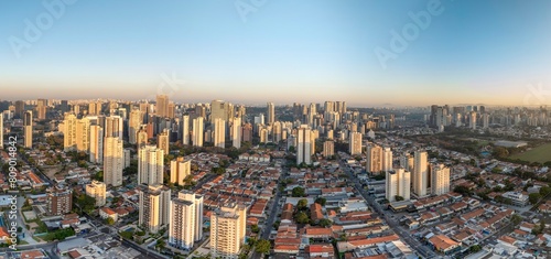 Fotos aéreas da região do Brooklin em São Paulo. Zona Sul, ao amanhecer, e também o skyline dos prédios mais modernos. photo