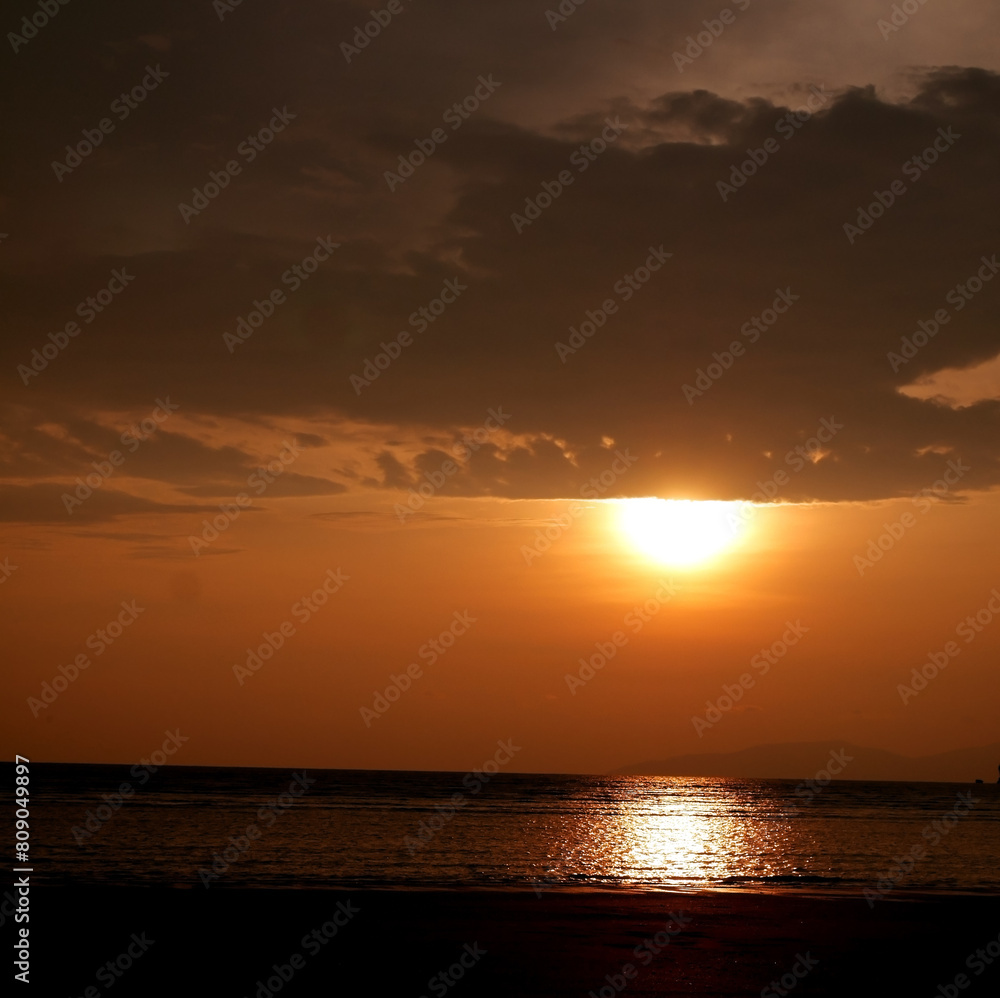 Obraz premium Golden Sunset on beach at Pakmeng Beach, Trang, Thailand 