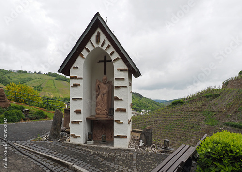 Obraz na płótnie Zell an der Mosel mit Pulverturm, Friedhof und Stadtübersicht w salonie