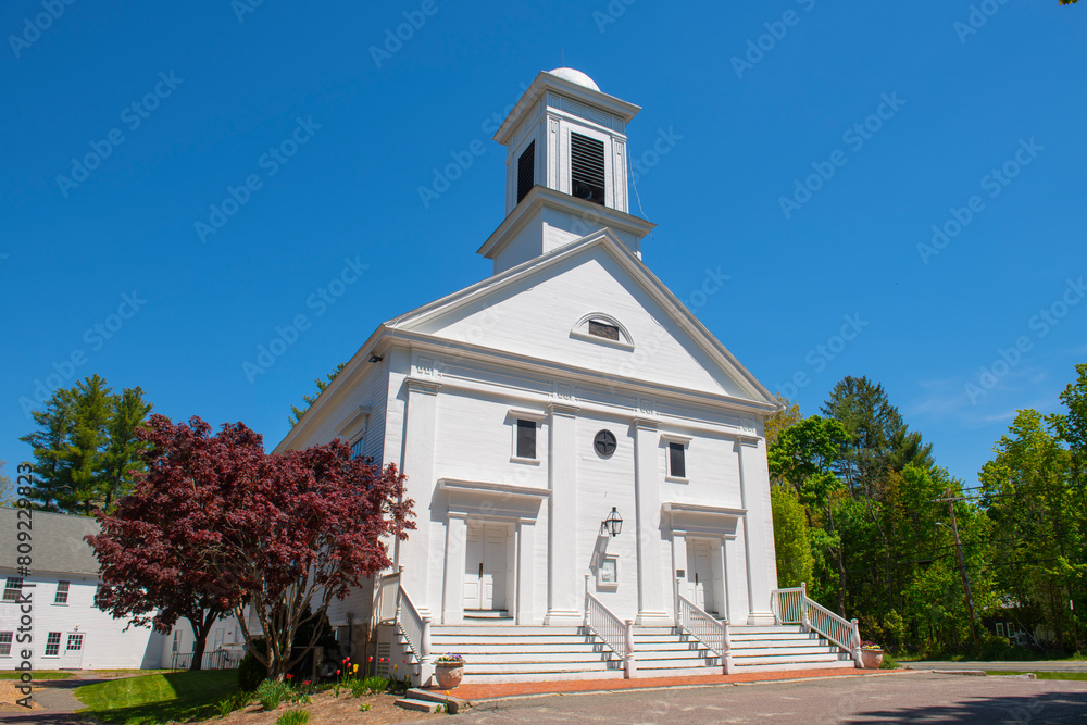 Naklejka premium First Congregational Church at 4 Georgetown Road in historic town center of Boxford, Massachusetts MA, USA. 