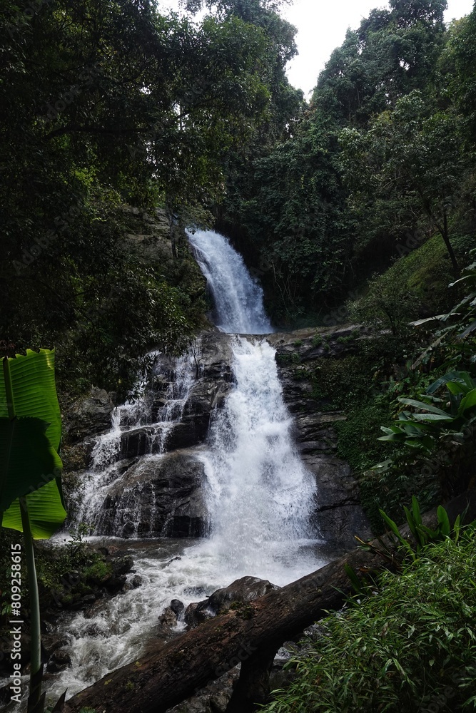 Fototapeta premium Wasserfall Thailand 