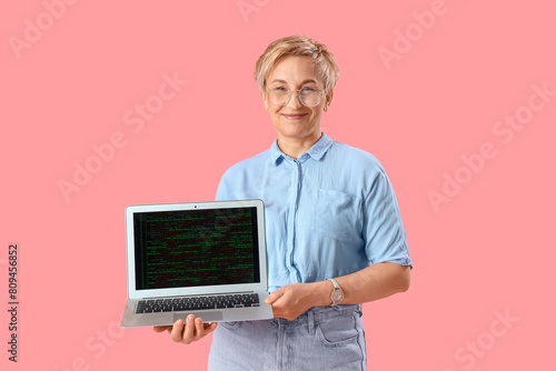 Mature female programmer wi...