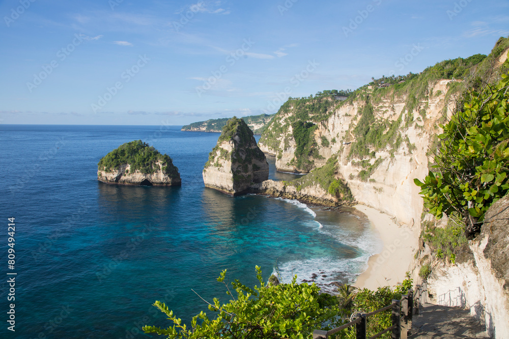 Fototapeta premium Beautiful view of Diamond Beach on Penida Island, Indonesia 