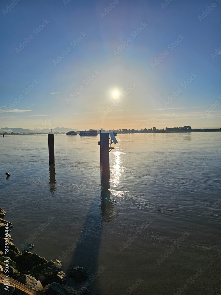 Obraz premium sunrise over the river