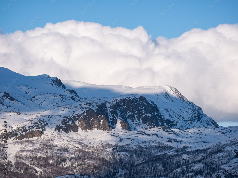 Obraz premium Beautiful winter mountain landscape