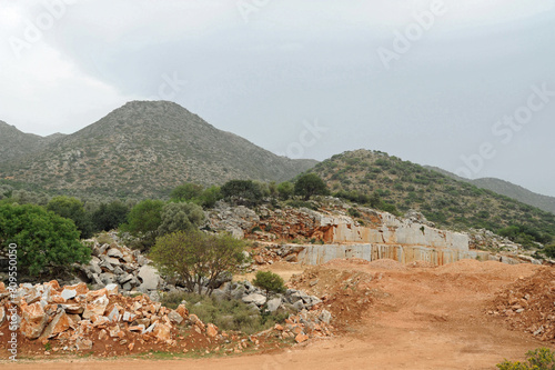 Carrière de marbre près du village de Damasta près de Gazi en Crète