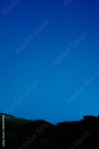 三輪山上空に流れるみずがめ座流星群