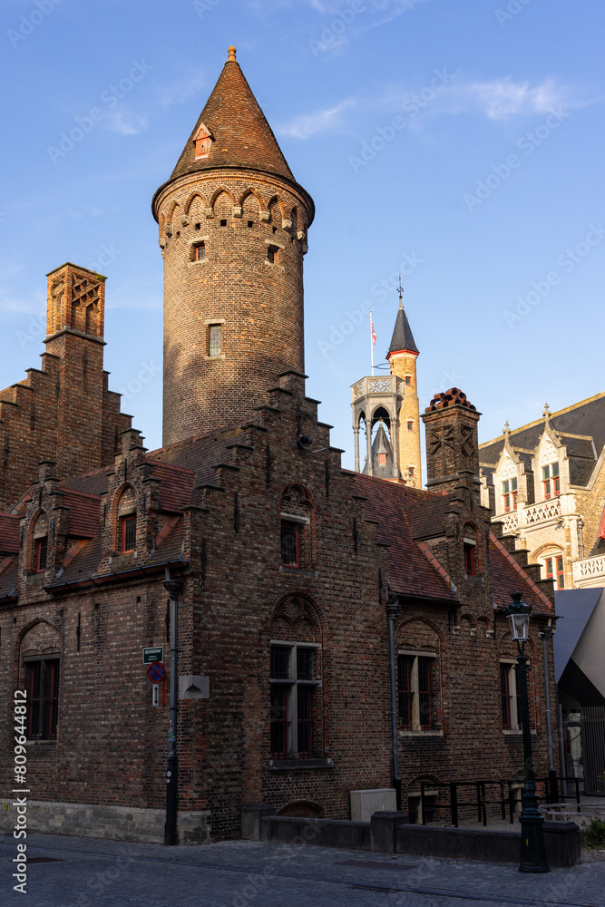 Fototapeta premium Onthaalpaviljoen Gruuthusemuseum (Gruuthuse Museum) in the old town of the beautiful city of Bruges in Belgium, with its historic facades.