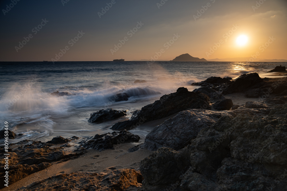 夕暮れの海岸の風景