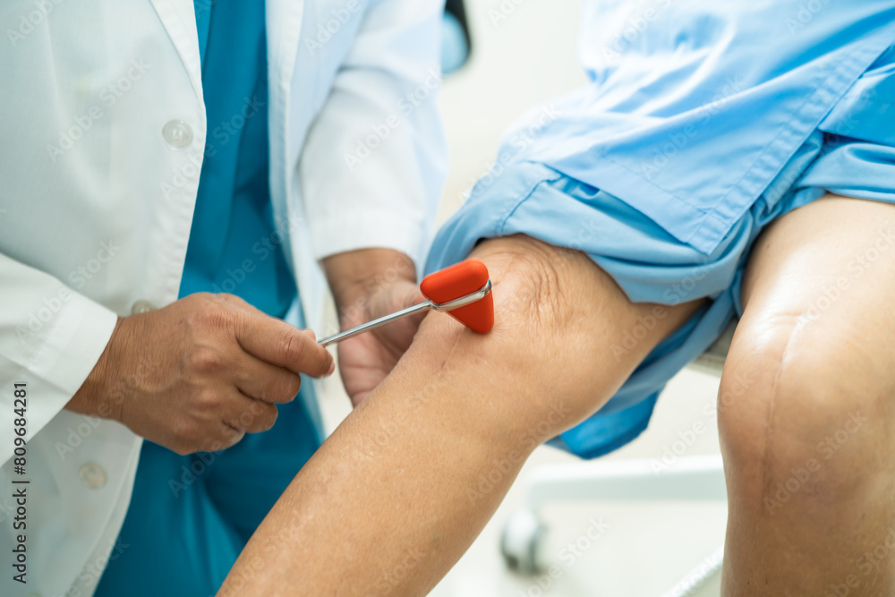 Asian doctor use hammer knock senior woman patient to check knee reflex, nerve and muscle in hospital. Asian doctor use hammer knock senior woman patient to check knee reflex, nerve and muscle in hospital.