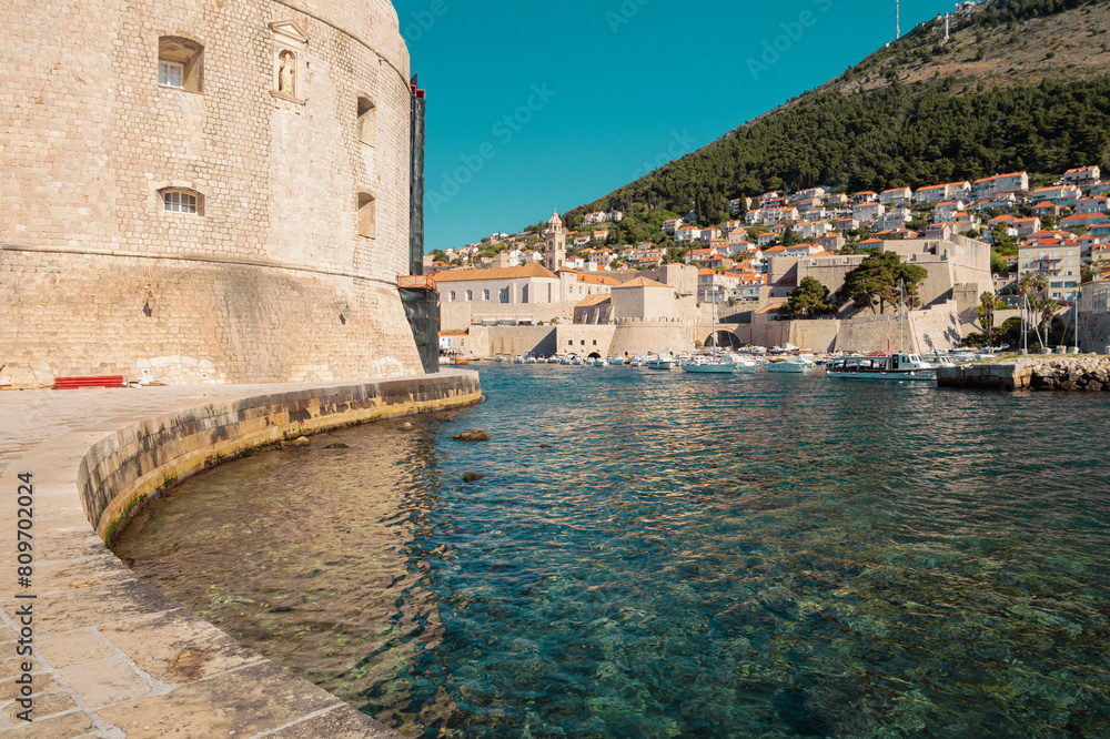Entrée du vieux port de Dubrovnik