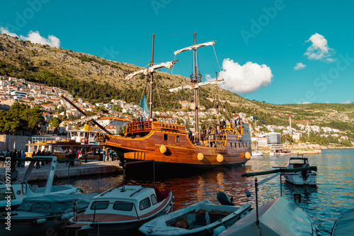 Galion Tirena dans le vieux port de Dubrovnik 1