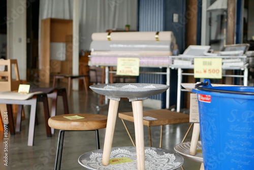 家具店の倉庫市の風景