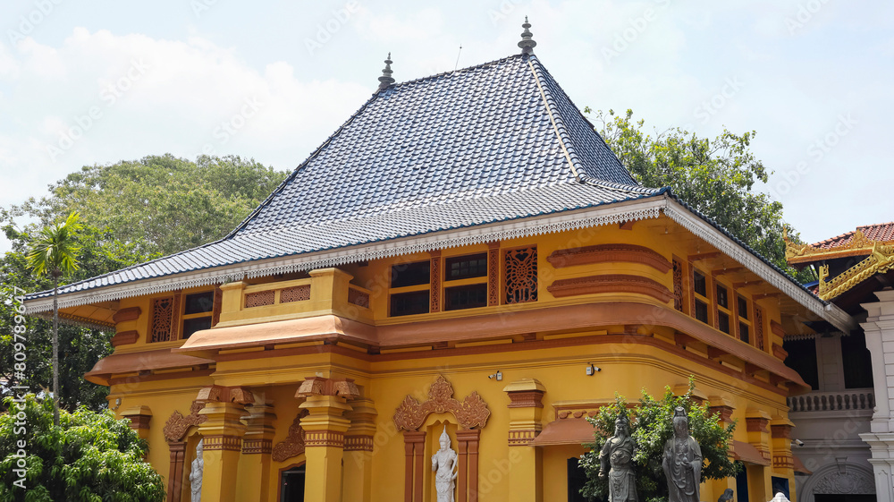 Fototapeta premium Outside View of Gangaramaya Temple, Colombo, Sri Lanka.