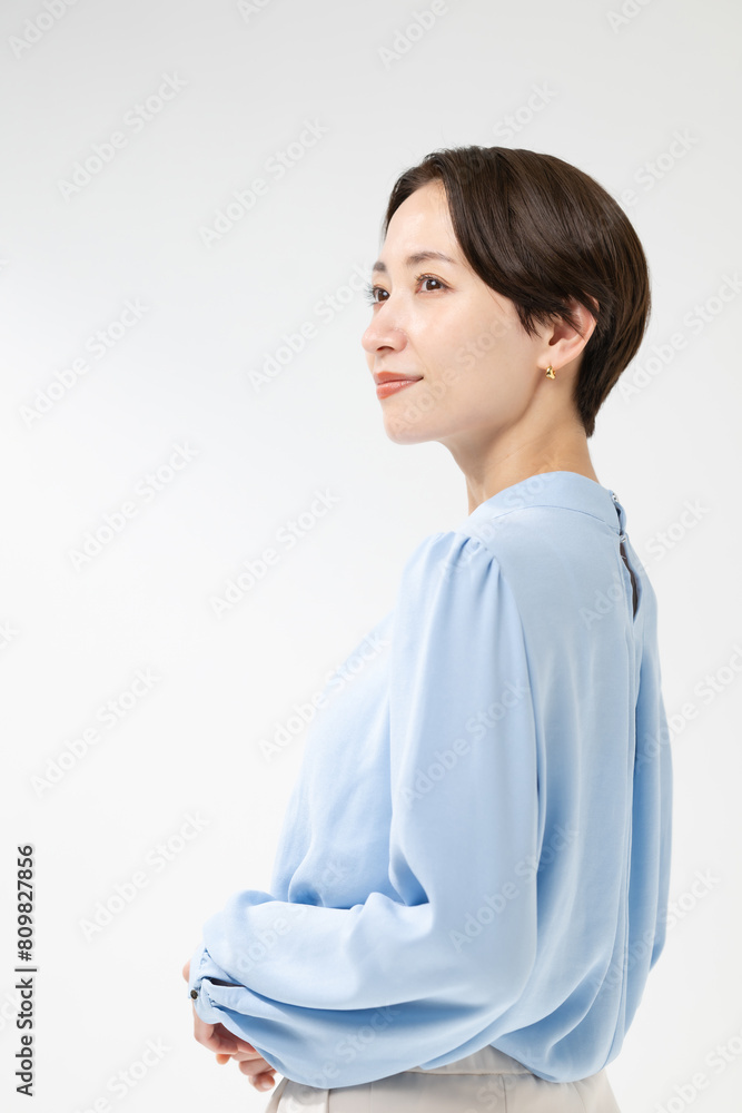 笑顔の女性　ビジネス　キャリアウーマン