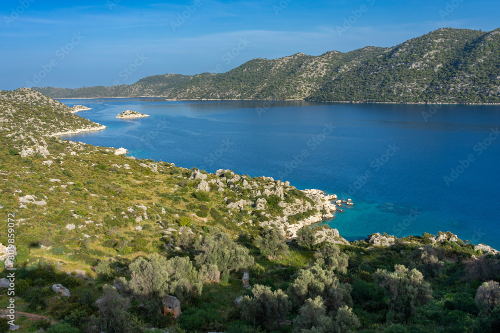 Ausflugsziel Türkei: die versunkene stadt bei Kekova, Ücagiz, Liman, archäologische Stätte im Meer - Blick von der Burg auf die Bucht und die Insel Ausflugsziel Türkei: die versunkene stadt bei Kekova, Ücagiz, Liman, archäologische Stätte im Meer - Blick von der Burg auf die Bucht und die Insel