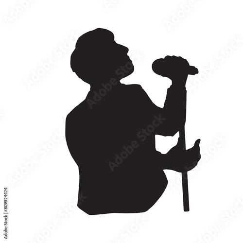 マイクを持って語るあるいは歌を歌う男性のシルエットイラスト　黒