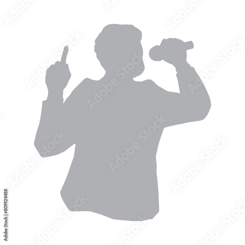 マイクを持って演説するあるいは歌を歌う男性のシルエットイラスト　グレー