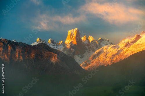 Amanecer en el Naranjo de Bulnes photo