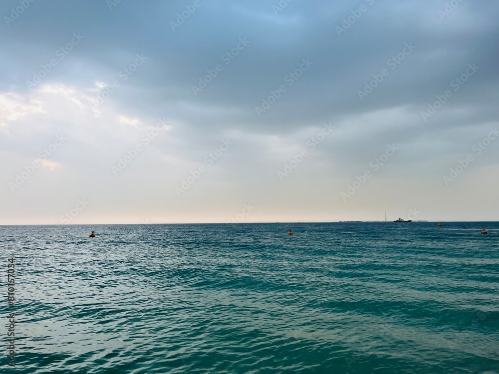 Obraz premium cloudy seascape, azure sea horizon