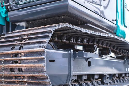 Fotografie Close-Up View of Excavator Tracks and Undercarriage