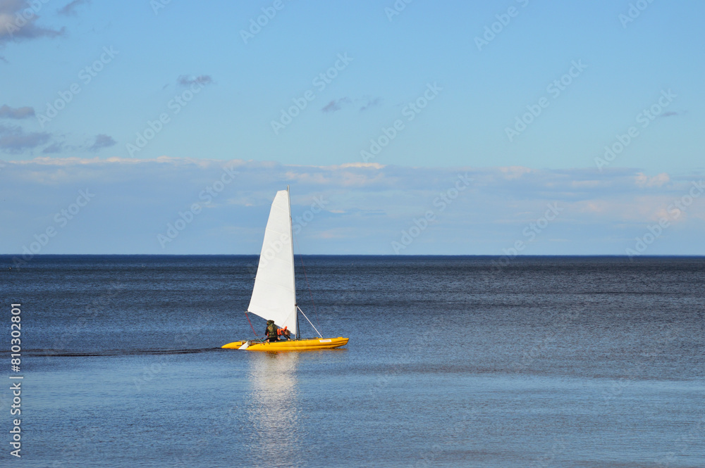 Obraz premium Catamaran with sail on lake.