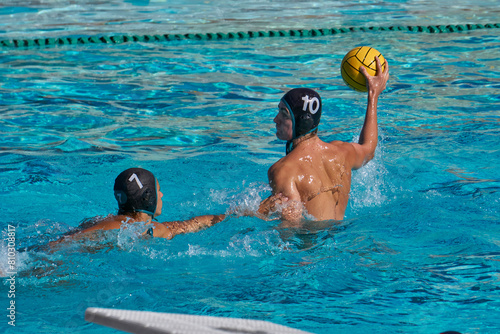 Schilderij op canvas High School water polo player shooting the ball.