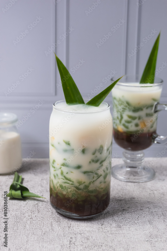 Es Cendol Dawet is a drink made from a mixture of sugar water, coconut milk and cendol. Usually topped with jackfruit or durian Es Cendol Dawet is a drink made from a mixture of sugar water, coconut milk and cendol. Usually topped with jackfruit or durian