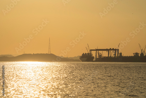 夕陽に染まる造船場